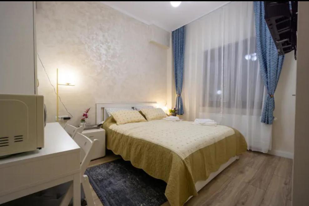 Hidden Gem In The Old City Bukarest Kültér fotó